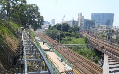 東京都 鉄道線路脇法面工事
